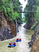 Rafting the Pacuare 